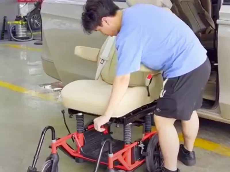 Este Buick GL8 modificado con un asiento giratorio en la fila central