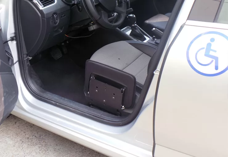 Paneles laterales para personas discapacitadas a bordo