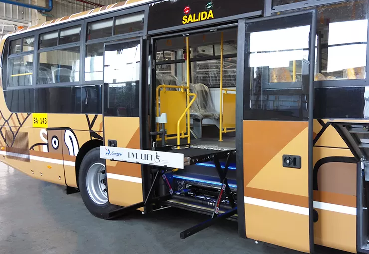 uvl 700 1300 wheelchair lift in bus step 3