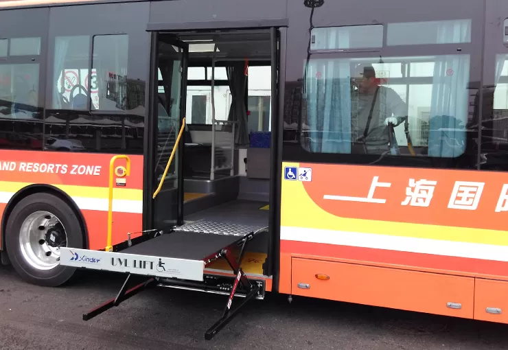 Elevador de silla de ruedas UVL-700-S/1300-S (bajo el paso)