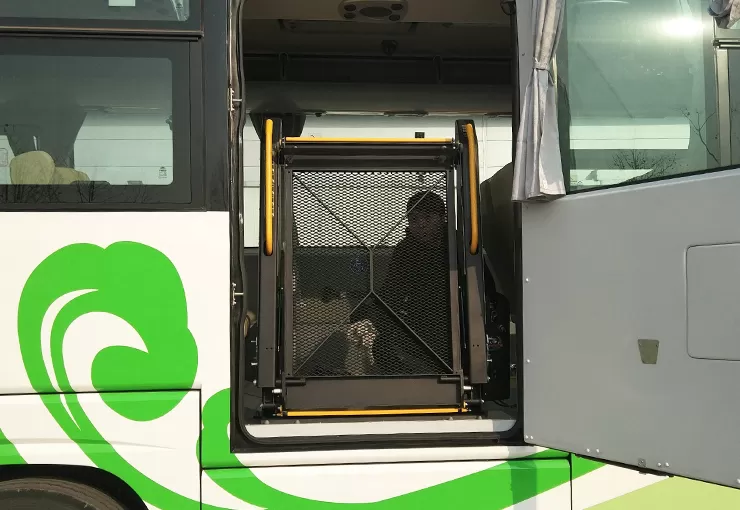 wl d 1300 720 wheelchair lift 3