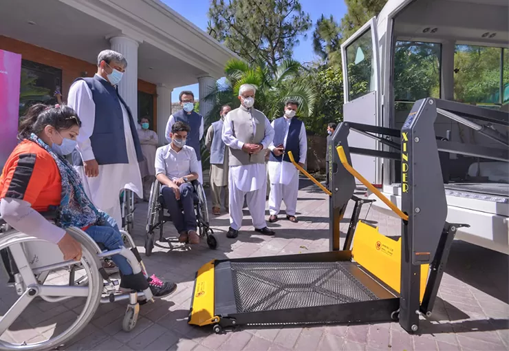 wl d 1300 720 wheelchair lift 6
