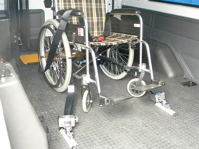 Principio de funcionamiento de las restricciones de silla de ruedas