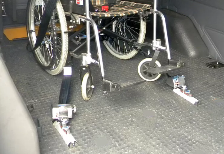 x 801 1 wheelchair restraint system 4